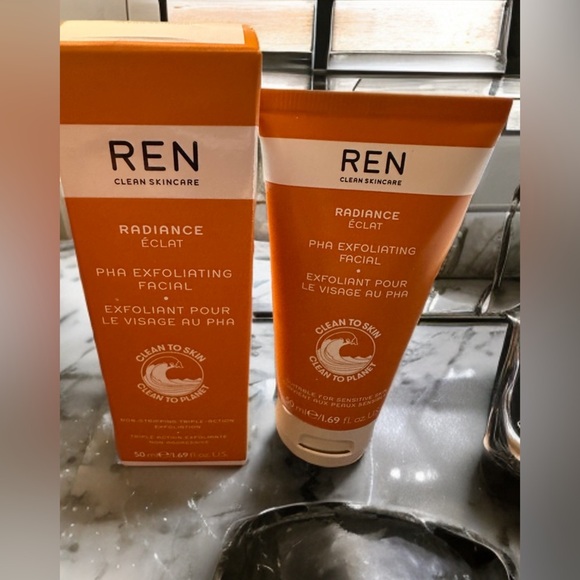 NIB REN Clean Skincare Radiance PHA Exfoliating Facial 50ML - Picture 6 of 7